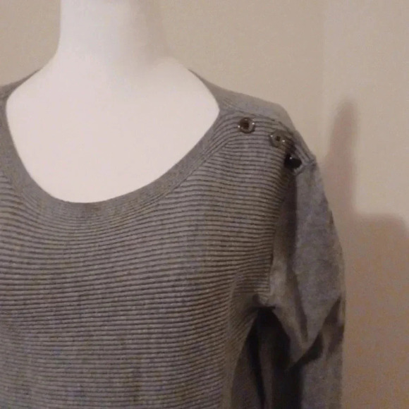 🍭🌺Striped sweater with buttons on one sholder - Picture 4 of 10